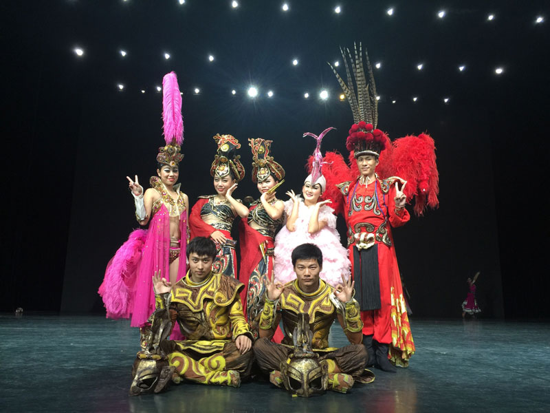 参加“成都市文化产业重点项目大型歌舞诗剧《天府蜀韵》”
